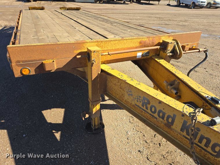 image for item DY1413 2000 Road King equipment trailer