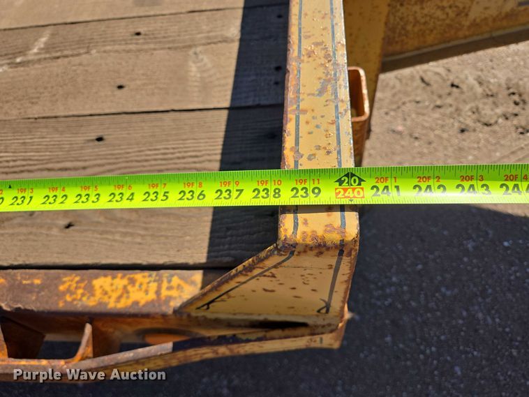 image for item DY1413 2000 Road King equipment trailer