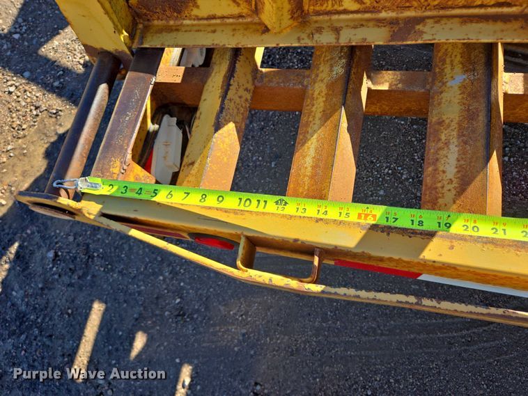 image for item DY1413 2000 Road King equipment trailer