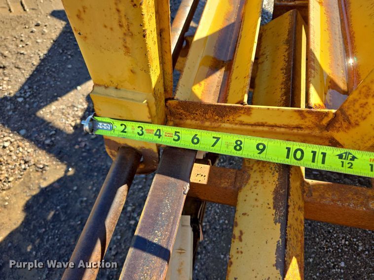 image for item DY1413 2000 Road King equipment trailer