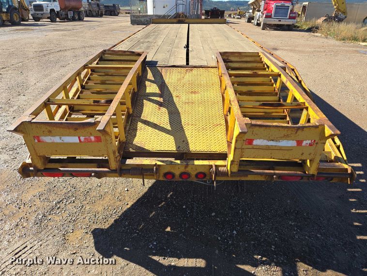 image for item DY1413 2000 Road King equipment trailer