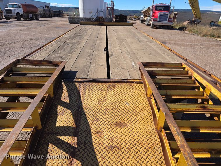 image for item DY1413 2000 Road King equipment trailer