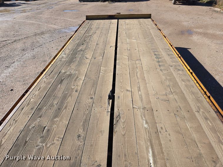 image for item DY1413 2000 Road King equipment trailer