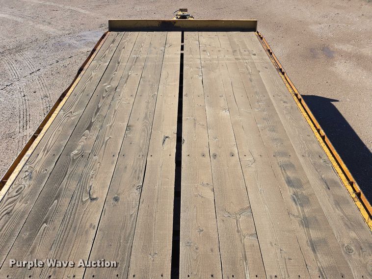 image for item DY1413 2000 Road King equipment trailer