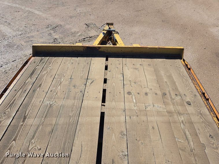 image for item DY1413 2000 Road King equipment trailer