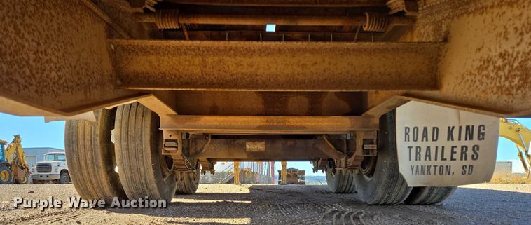 image for item DY1413 2000 Road King equipment trailer