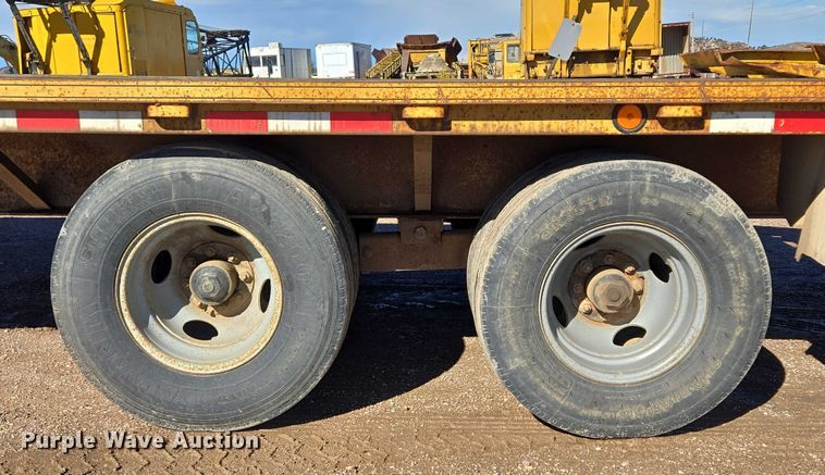 image for item DY1413 2000 Road King equipment trailer