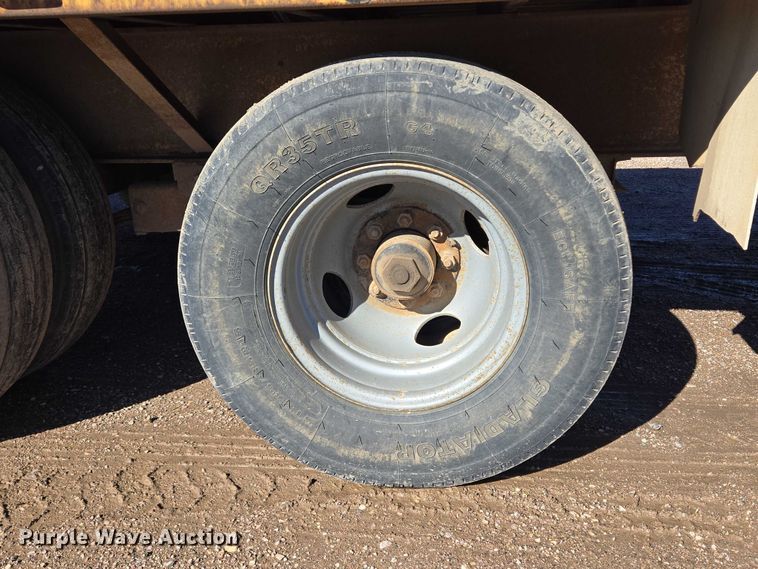 image for item DY1413 2000 Road King equipment trailer