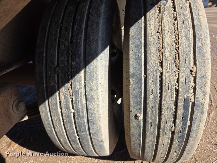 image for item DY1413 2000 Road King equipment trailer