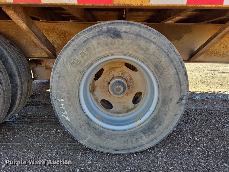 image for item DY1413 2000 Road King equipment trailer