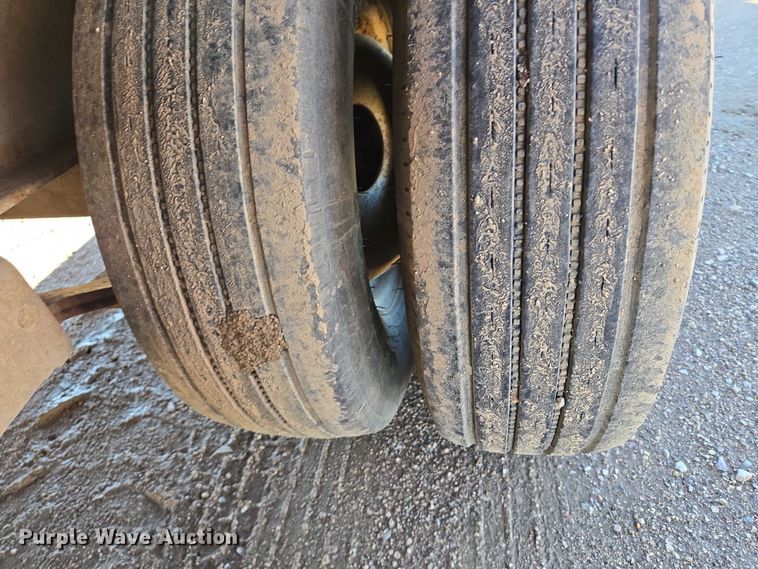 image for item DY1413 2000 Road King equipment trailer