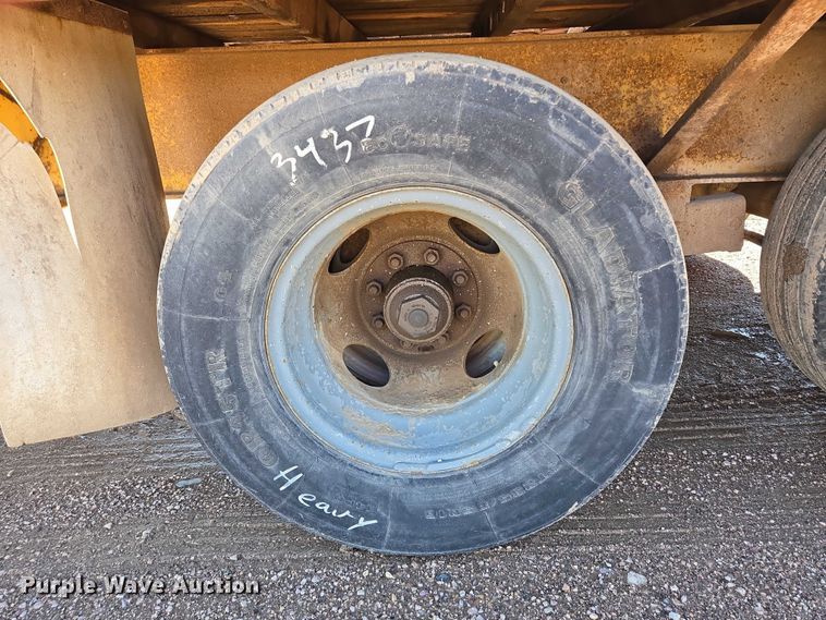 image for item DY1413 2000 Road King equipment trailer