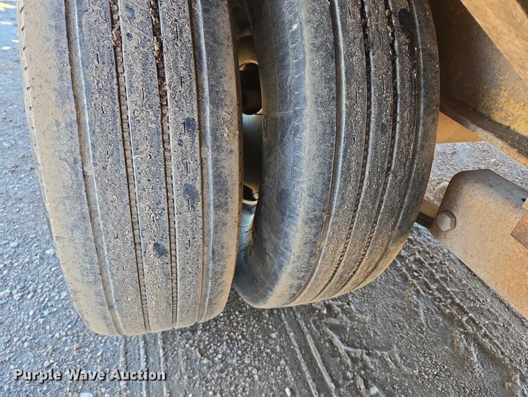 image for item DY1413 2000 Road King equipment trailer