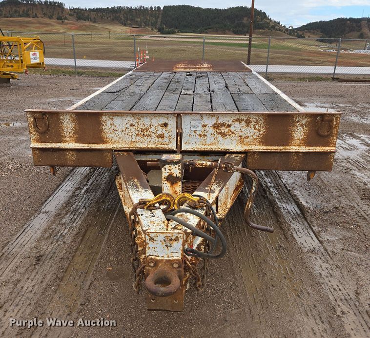 image for item DY1414 1999 Sauke Felling tilt deck equipment trailer