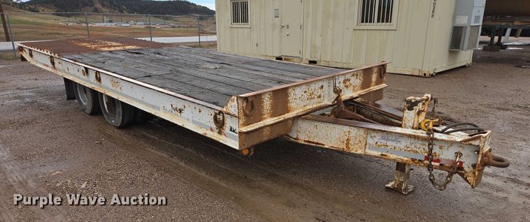 image for item DY1414 1999 Sauke Felling tilt deck equipment trailer