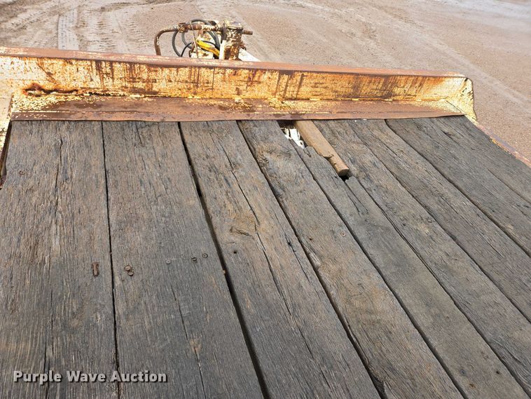image for item DY1414 1999 Sauke Felling tilt deck equipment trailer