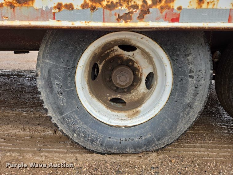 image for item DY1414 1999 Sauke Felling tilt deck equipment trailer