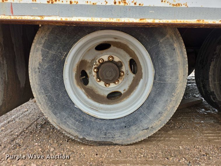 image for item DY1414 1999 Sauke Felling tilt deck equipment trailer