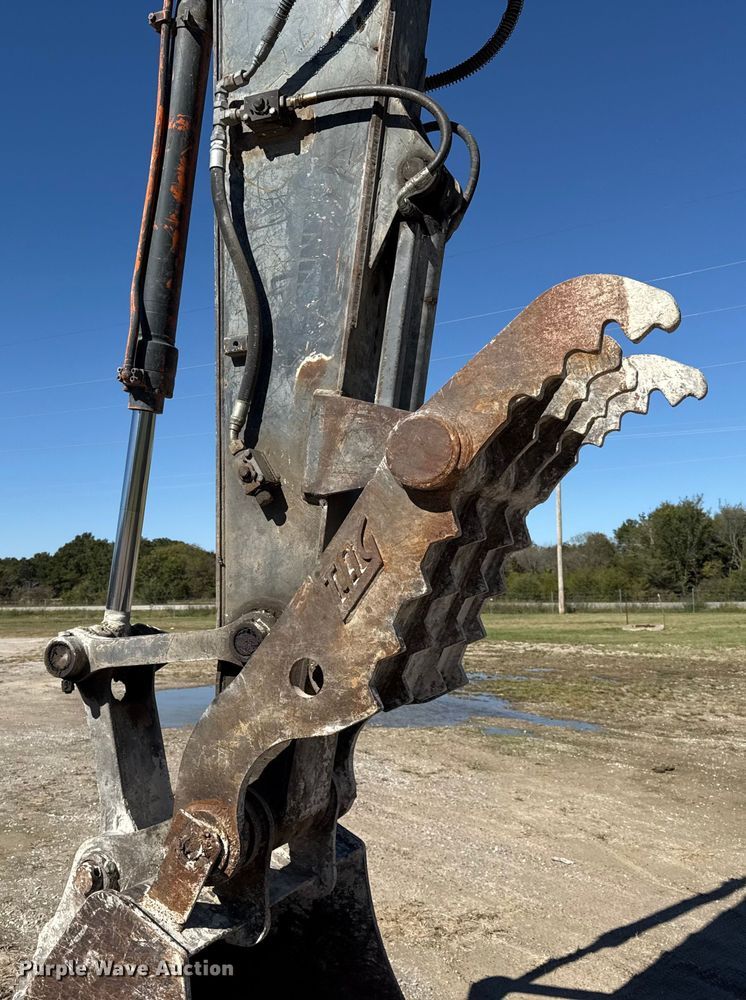 image for item DY8325 2013 John Deere 180G excavator