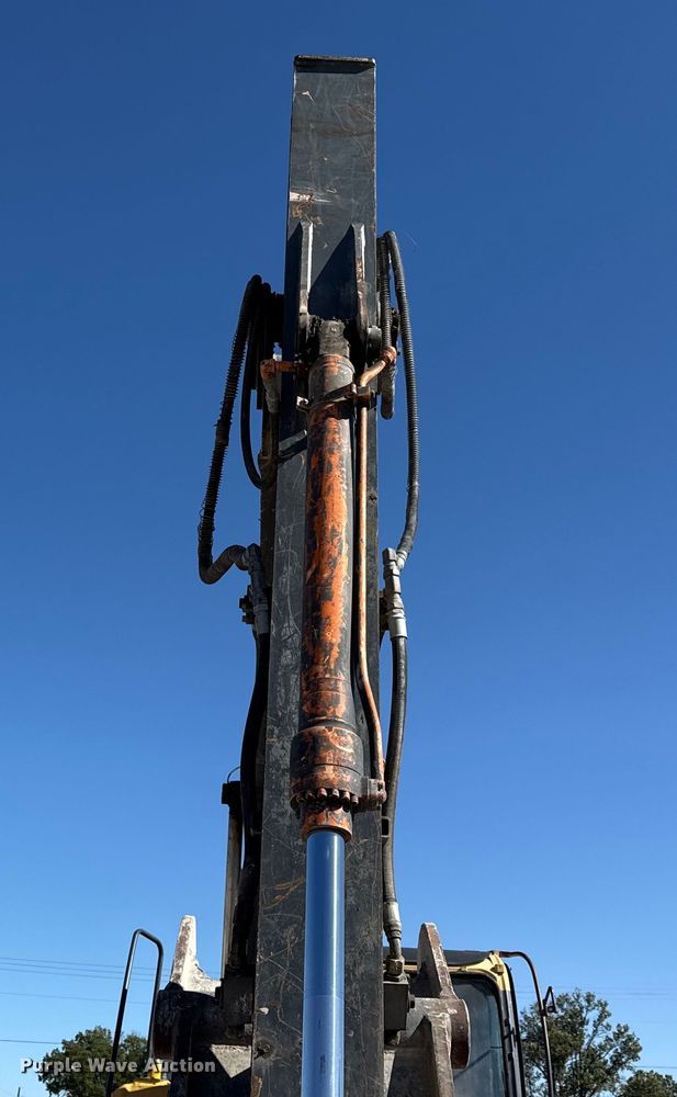 image for item DY8325 2013 John Deere 180G excavator