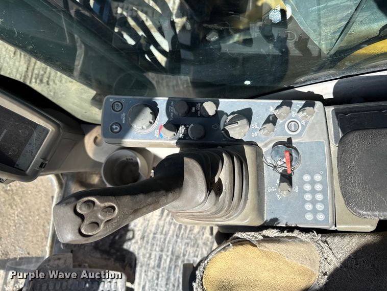 image for item DY8325 2013 John Deere 180G excavator