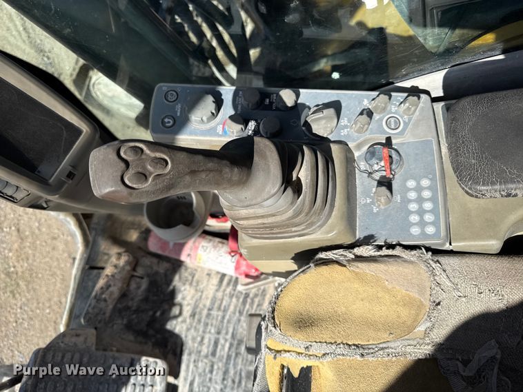 image for item DY8325 2013 John Deere 180G excavator