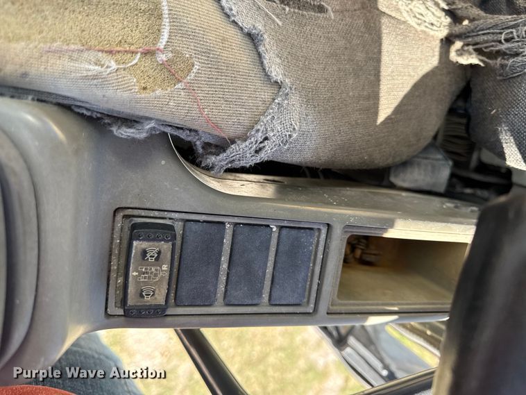 image for item DY8325 2013 John Deere 180G excavator