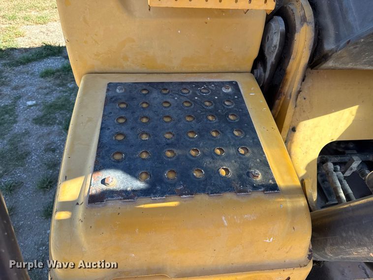 image for item DY8325 2013 John Deere 180G excavator