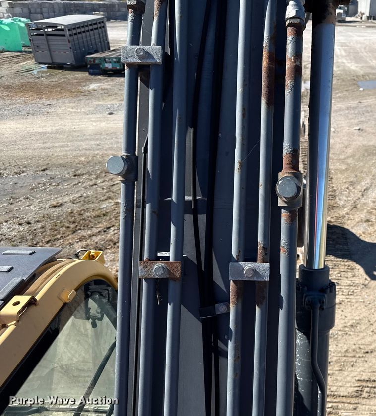 image for item DY8325 2013 John Deere 180G excavator