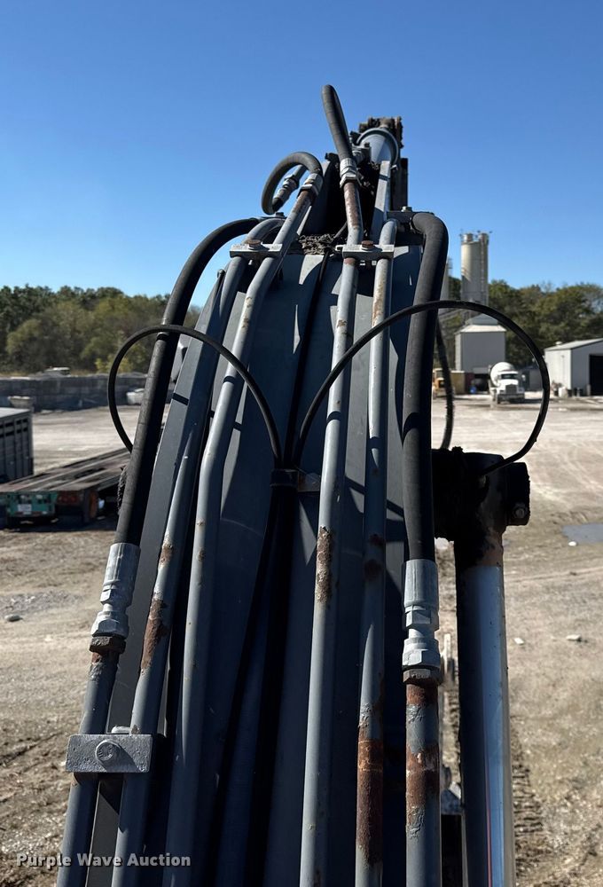 image for item DY8325 2013 John Deere 180G excavator