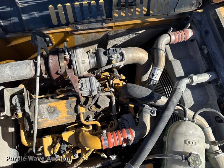 image for item DY8325 2013 John Deere 180G excavator