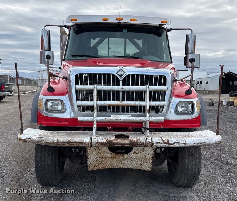 image for item DY8351 2007 International 7700 winch truck