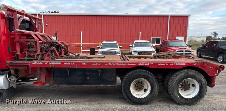 image for item DY8351 2007 International 7700 winch truck