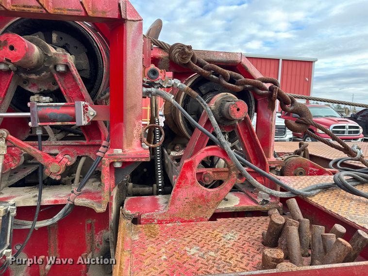 image for item DY8351 2007 International 7700 winch truck