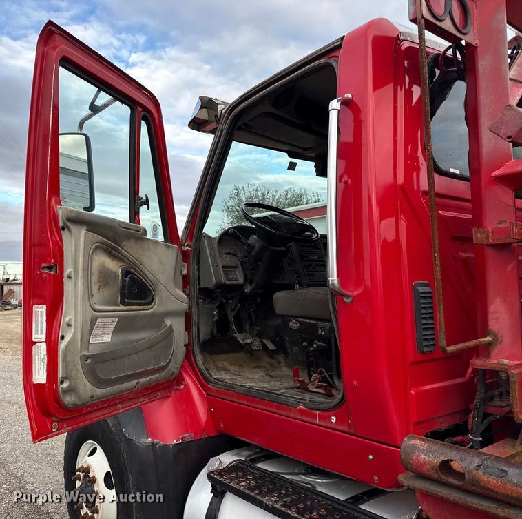 image for item DY8351 2007 International 7700 winch truck