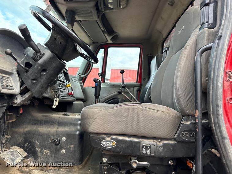 image for item DY8351 2007 International 7700 winch truck