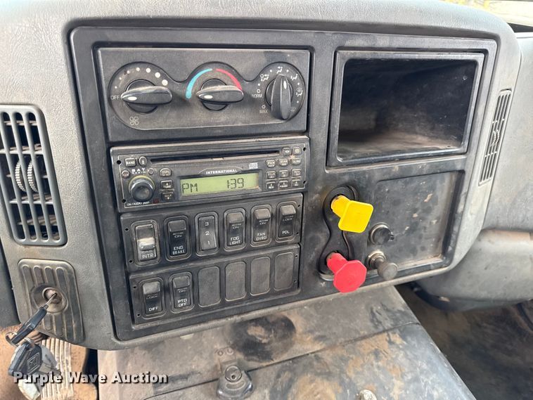 image for item DY8351 2007 International 7700 winch truck