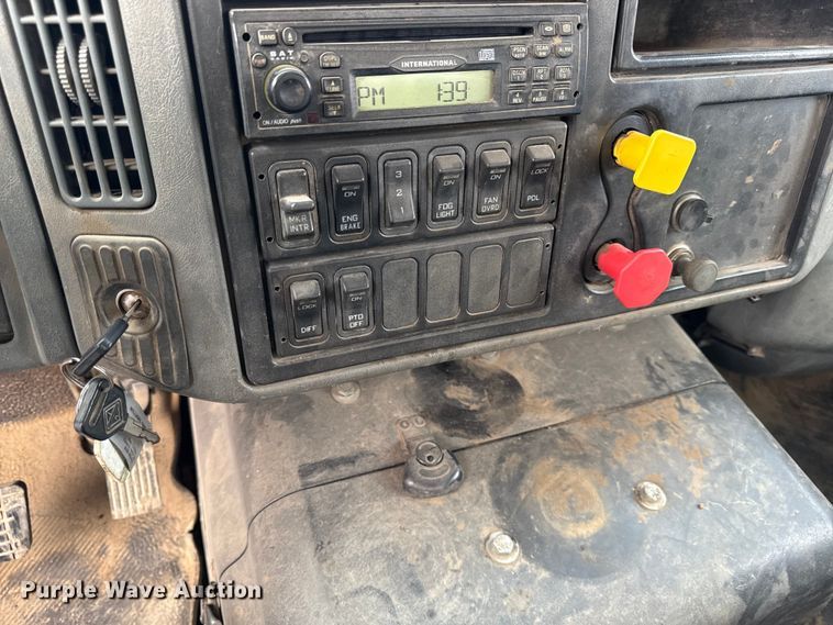 image for item DY8351 2007 International 7700 winch truck