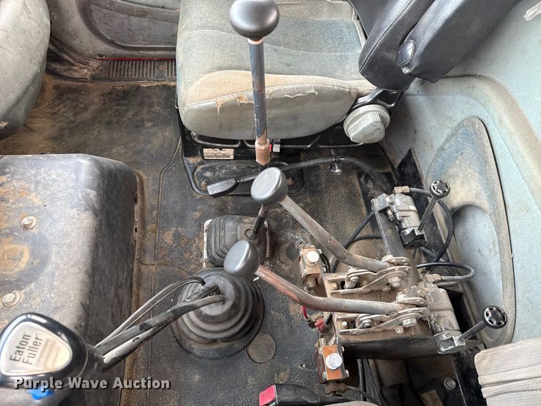 image for item DY8351 2007 International 7700 winch truck