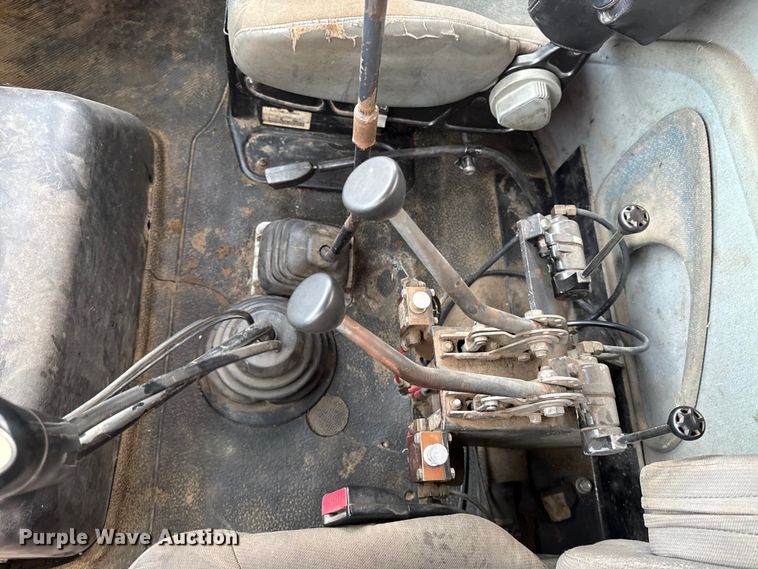 image for item DY8351 2007 International 7700 winch truck