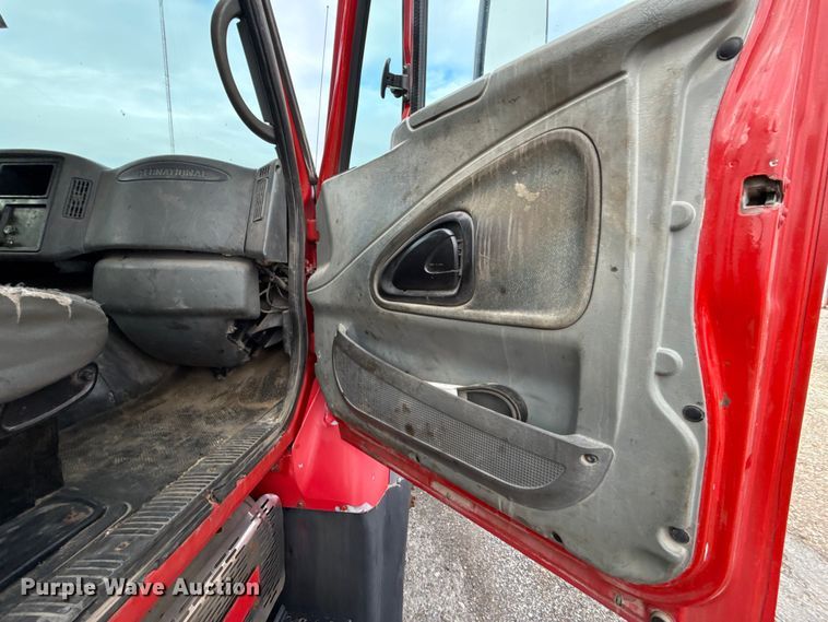 image for item DY8351 2007 International 7700 winch truck