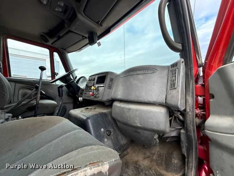 image for item DY8351 2007 International 7700 winch truck