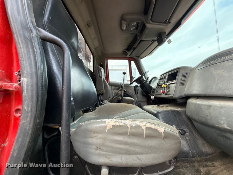 image for item DY8351 2007 International 7700 winch truck