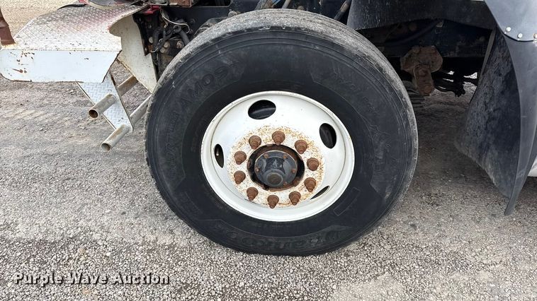 image for item DY8351 2007 International 7700 winch truck