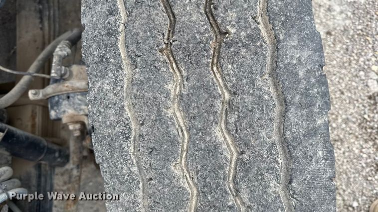 image for item DY8351 2007 International 7700 winch truck