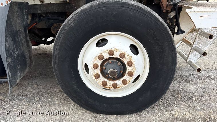 image for item DY8351 2007 International 7700 winch truck