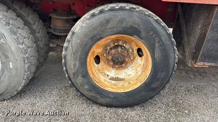 image for item DY8351 2007 International 7700 winch truck