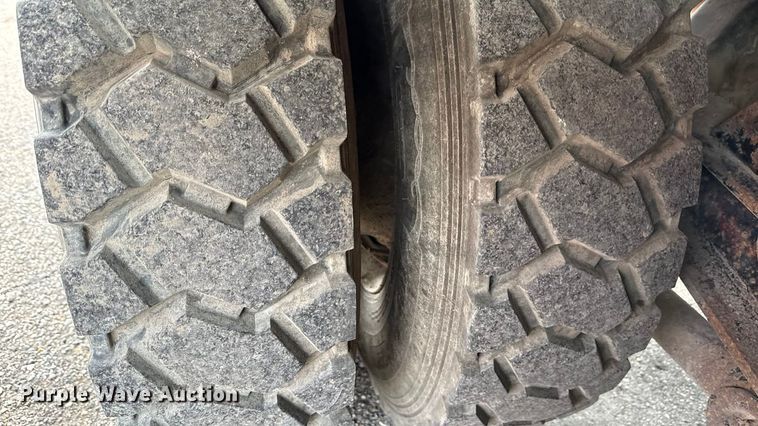 image for item DY8351 2007 International 7700 winch truck