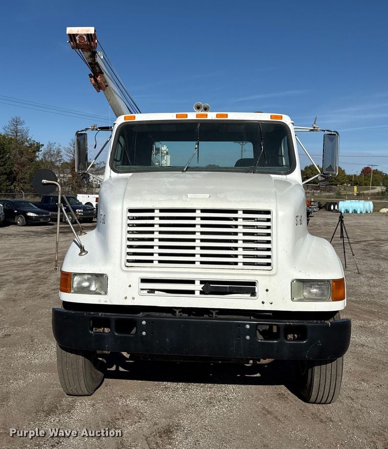 image for item DY8376 1995 International 8100 utility / service truck