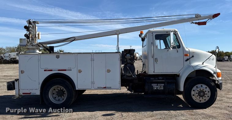 image for item DY8376 1995 International 8100 utility / service truck